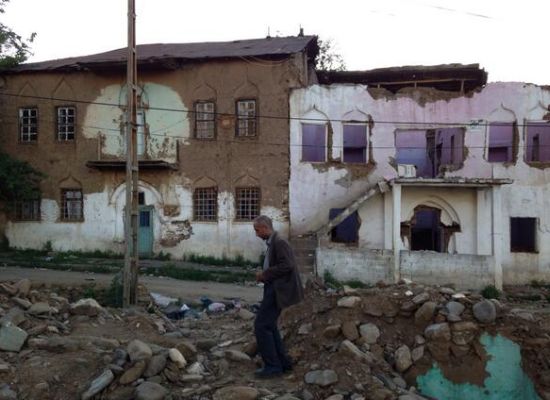 Muş’ta Ermeni evlerinin yerine TOKİ konutları yapılıyor