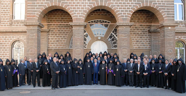 Eçmiadzin'den İstanbul Patrikhanesi'ne seçim tavsiyesi