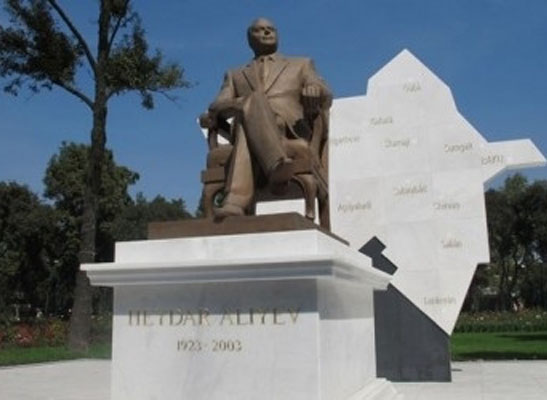 Haydar Aliyev anıtı Mexico City’deki parktan söküldü