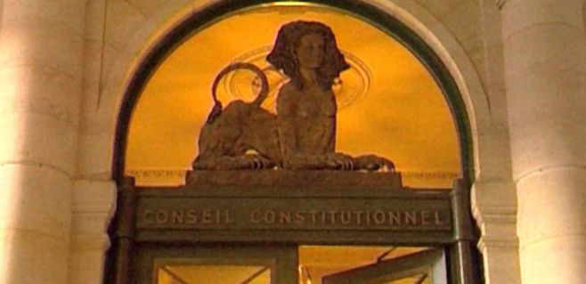 Fransız Anayasa Konseyi'nden 3 kişi çekildi