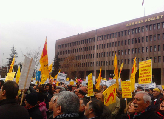 Ankara’da toplanan binlerce kişi  “Sivas’ta zaman aşımına hayır” dedi  