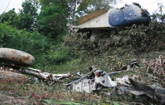 Nepal'de dağcıları taşıyan uçak düştü: 19 ölü