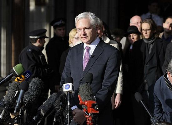 Wikileaks kurucusu Assange Ekvador Büyükelçiliği'ne sığındı