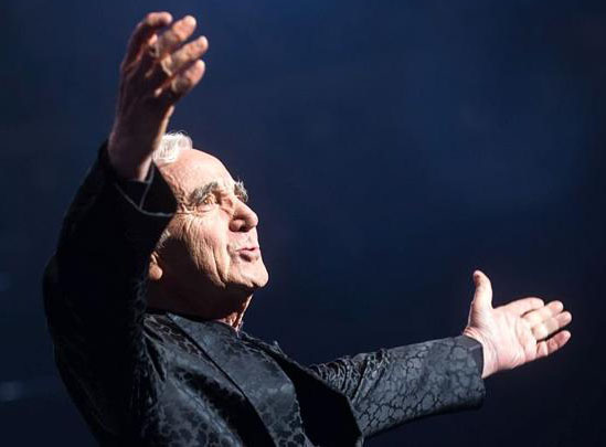 Charles Aznavour müziğiyle hayranlarını kutsadı