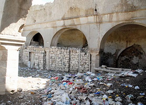 Tarihi Ermeni kilisesi çöplük haline geldi