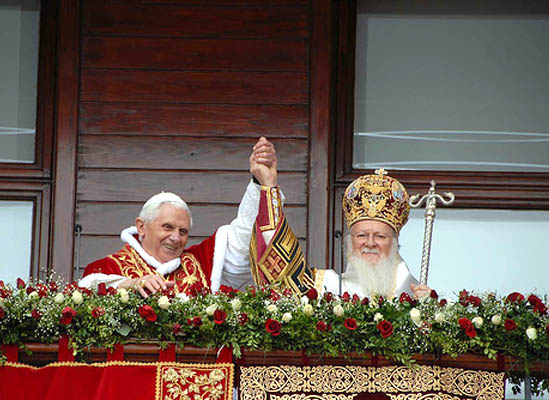 Papa ve Patrik Bartholomeos dünya barışı için dua etti