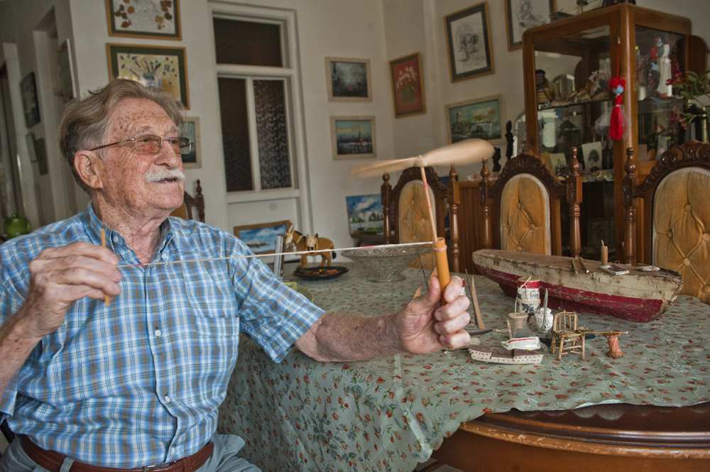 83 yaşında Büyükada âşığı bir hayat heveskârı: Viktor Albukrek