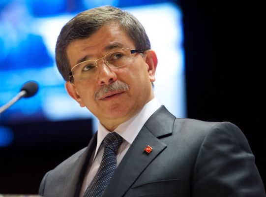 Davutoğlu'nun 'ayrımcı diplomat' sınavı