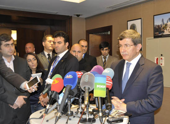 Davutoğlu Bakü ziyaretinde Azerbaycan’a desteğini yineledi  