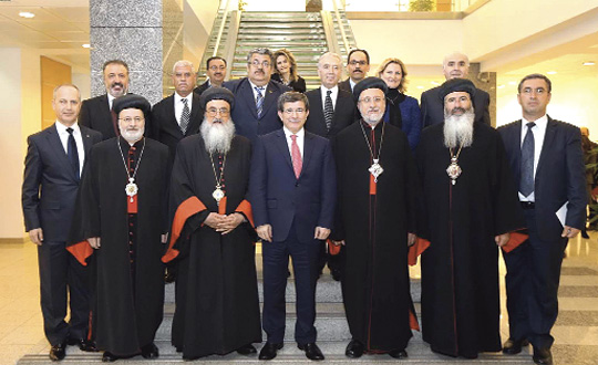 Davutoğlu Süryani mültecilerin durumunu Süryani temsilcilerden öğrendi