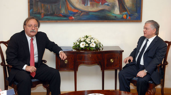 Üç dışişleri bakanı Ermenistan’daydı