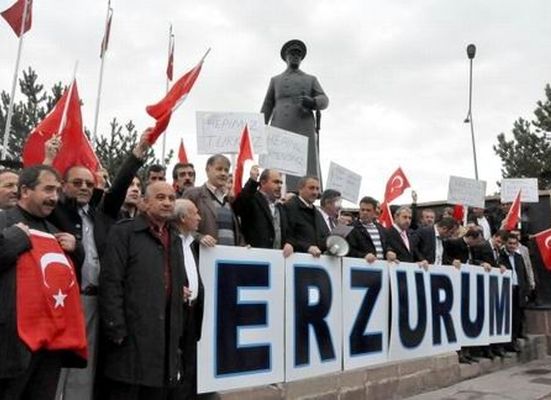 Kamu-Sen: Hepiniz Ermeni’siniz, aklınızı alırız!