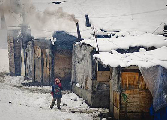 'Taş atan çocuk' şimdi de 'esmer vatandaş' oldu!