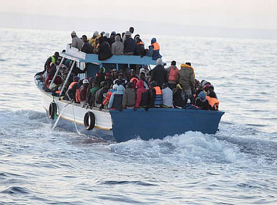 Akdeniz'de 54 göçmen susuzluktan yaşamını yitirdi