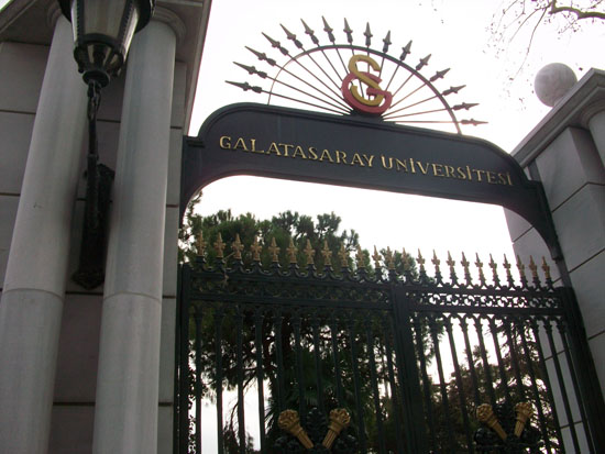 Galatasaray Üniversitesine ‘akademik özgürlük’ tepkisi