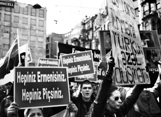 Ermenilere Yönelik 'Irkçı Pankart' cezalandırıldı