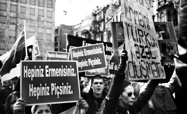 Ermenilere Yönelik 'Irkçı Pankart' cezalandırıldı