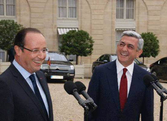 Hollande: Soykırım'ın inkarı yasayla güvence altına alınmalı