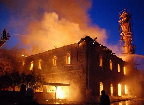 Tarihi Karacabey Ulu Camii'nde yangın