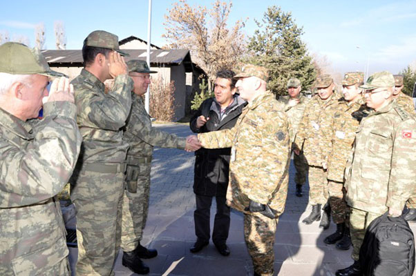 Ermenistan’dan gelen askeri heyet Kars’taki Türk birliğini ziyaret etti  