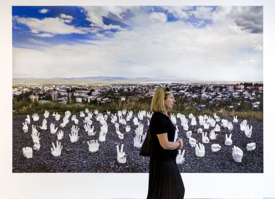 Kars’taki ‘ucube’ Bienal’de tartışma yarattı