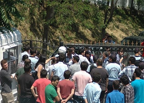Marmara Üniversitesi'nde Kürt öğrencilere saldırı