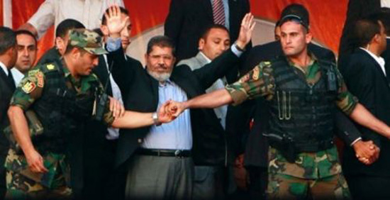 Mursi'ye 'casusluk' suçundan 15 gün hapis