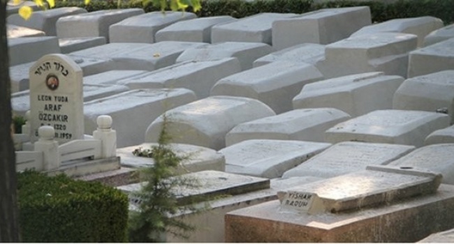 Bursa'da Musevi Mezarlığı 76 yıl sonra iade edildi