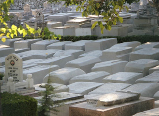 Bursa'da Musevi Mezarlığı 76 yıl sonra iade edildi