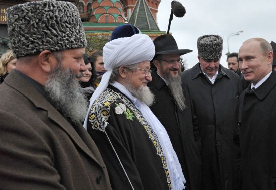 Putin din adamları ile Kızıl Meydan’dan ‘birlik’ mesajı verdi