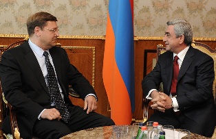 Rus yetkili Ermenistanla ilişkileri güçlendirmek üzere Sarkisyan'la görüştü