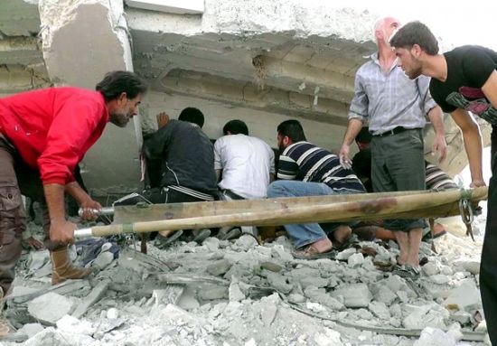 Suriye'de yerleşim yeri bombalandı