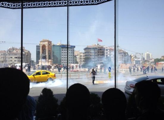 Taksim’de polisin müdahalesi bitmek bilmiyor