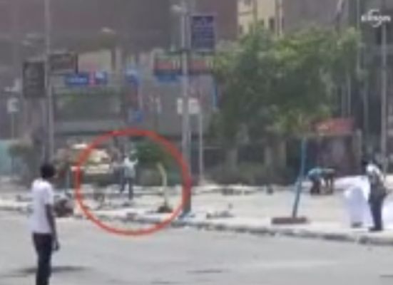 (VİDEO) Tankın önündeki gösterici böyle vuruldu