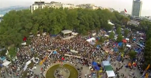 Eylemci helikopterinden Gezi Parkı