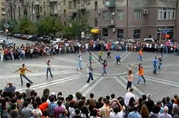 Yerevan 'Flash mob'u çok sevdi
